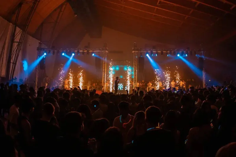 Regia luci concerto Sicilia — Feel The Vibe